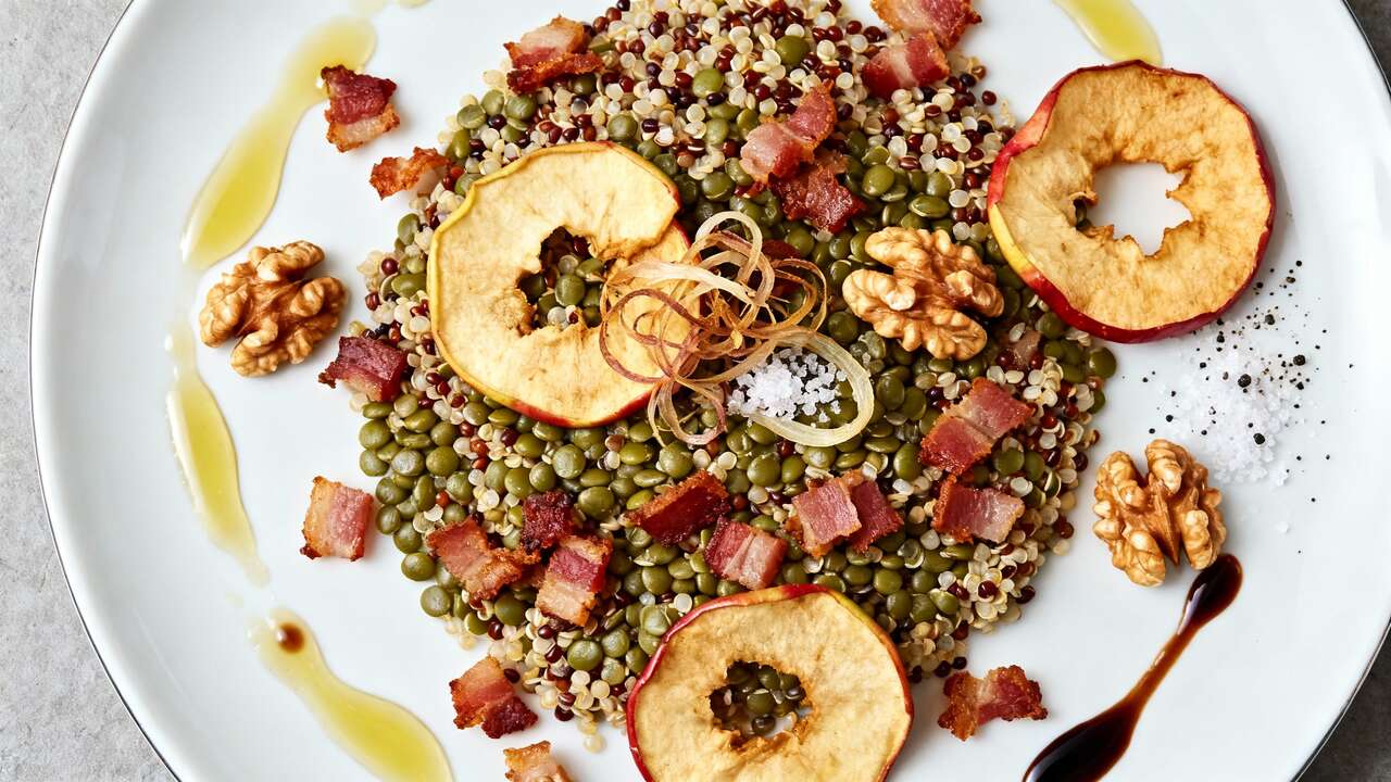 Duo de salades château, un mélange royal de pommes et bacon croquant