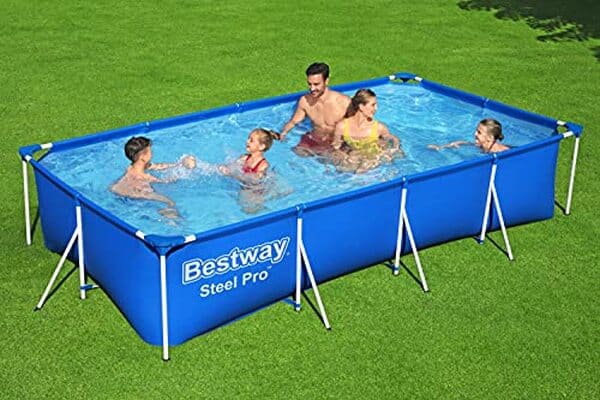 Découvrez notre avis sur la piscine rectangulaire Bestway Steel Pro avec pompe de filtration : un choix parfait pour des moments de plaisir aquatique pour enfants dans votre jardin