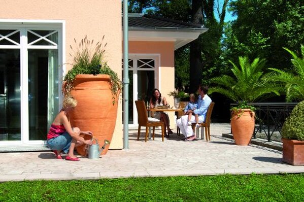 Découvrez notre test détaillé du récupérateur d'eau Garantia Amphore 2en1 250L terracotta : performance, installation et avantages pour votre jardin.