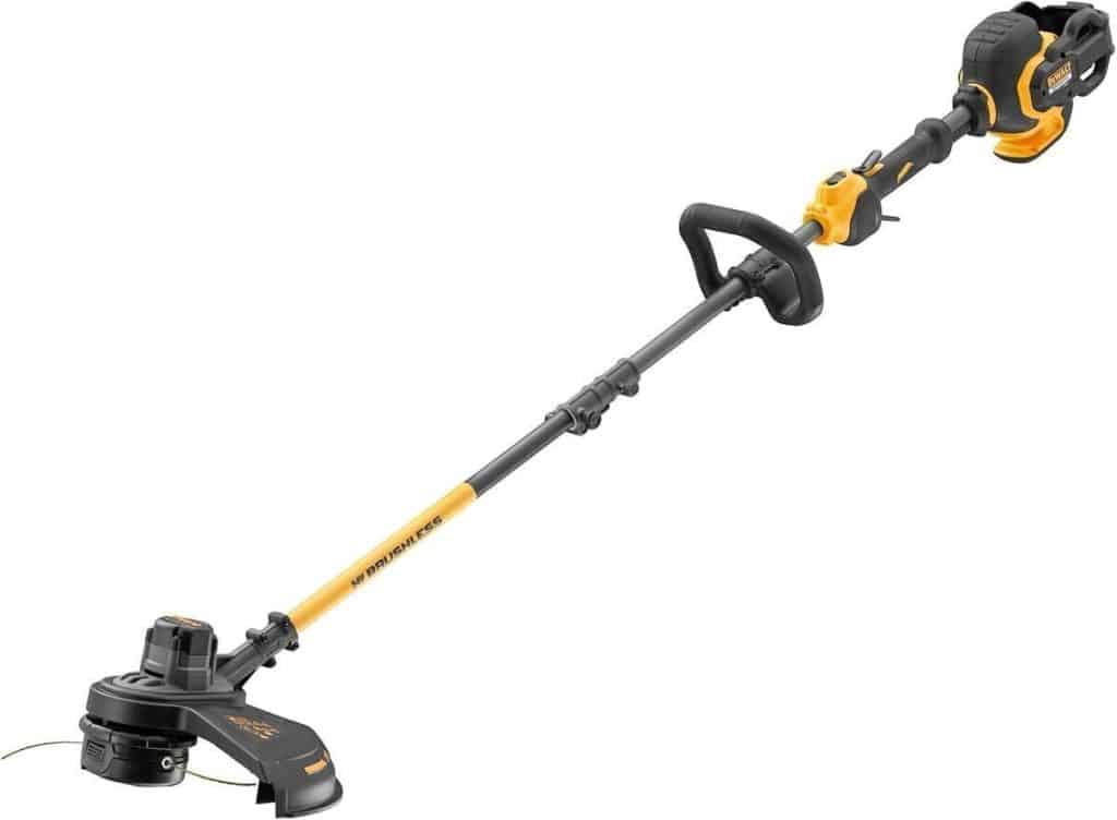 Test : débroussailleuse Dewalt XR Flexvolt 54 V DCM5713N-XJ